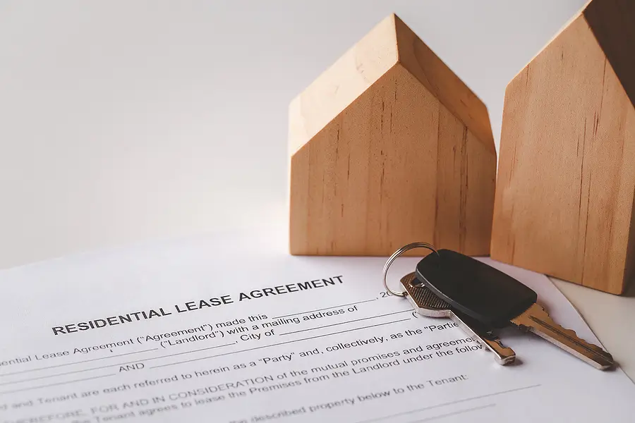 Pros and Cons Between Lease Renewal vs. Lease Extension in Houston